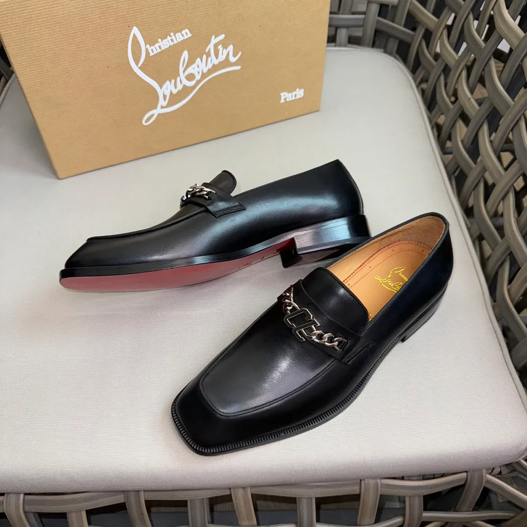 [CL red-soled shoes] Top P: 1020💰 Size 39-44 (⚠️38.45.46 custom-made, non-refundable and non-exchangeable) 🆑High-end men's business formal leather shoes, classic red-soled shoes | Fabric: Original imported first-layer cowhide, iconic rivet decoration | Lining: water-dyed cowhide lining Outsole: red cowhide outsole imported from Italy Brand: Christia*.Loubouti* 🆑 High-end men's business dress shoes | classic red soled shoes | Upper: original imported first layer cowhide iconic rivet decoration | Linning: Water dyed cow skin inner Outsole: red cowhide outsole imported from Italy Size: 39-44 (38.45.46 customized) Brand: Christia*.Loubouti*